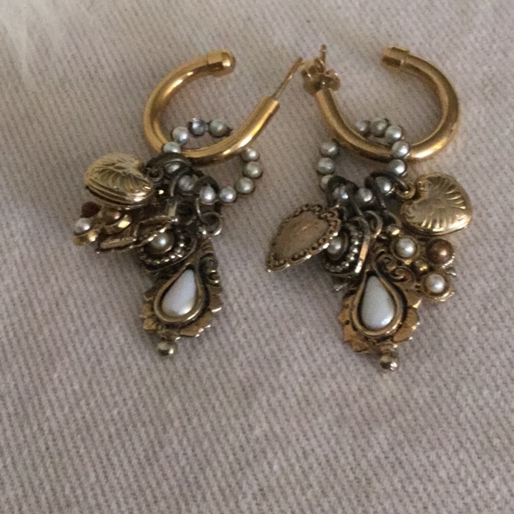 Small gold plate hoop earrings w removable charms